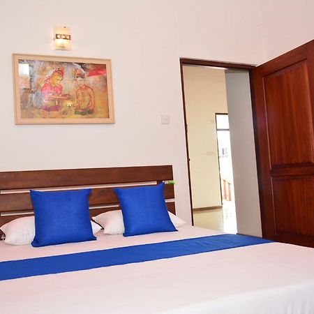 Hotel Tropical Garden à Negombo Extérieur photo