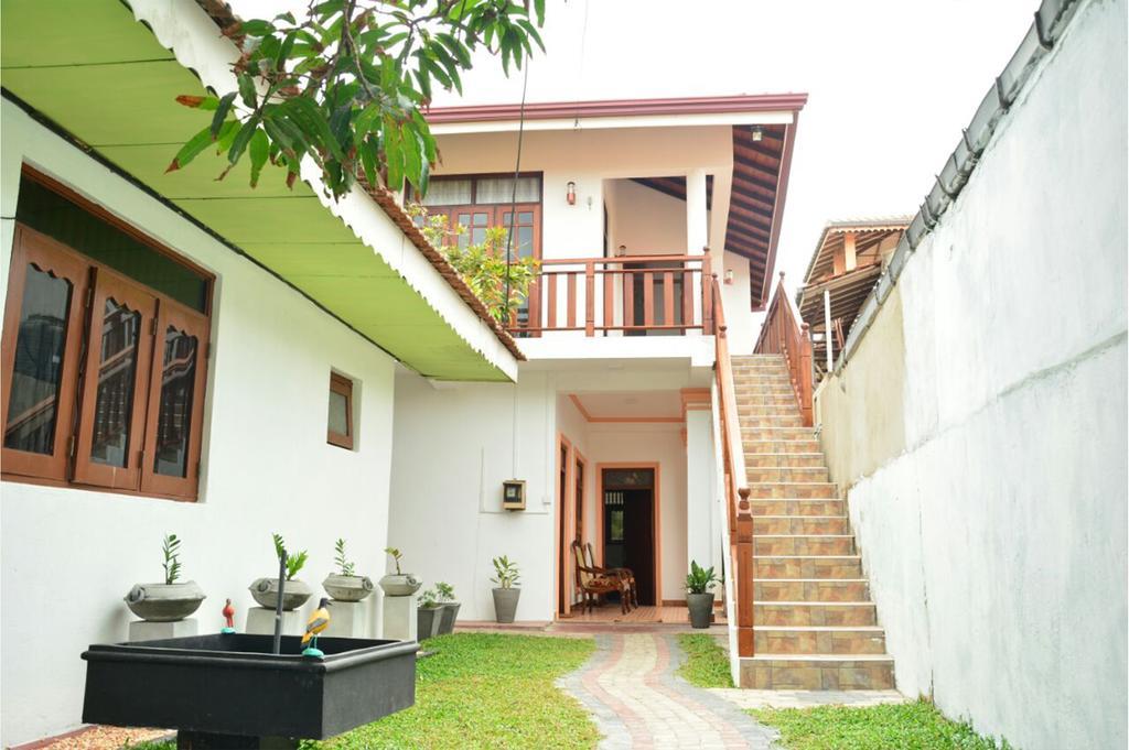 Hotel Tropical Garden à Negombo Extérieur photo