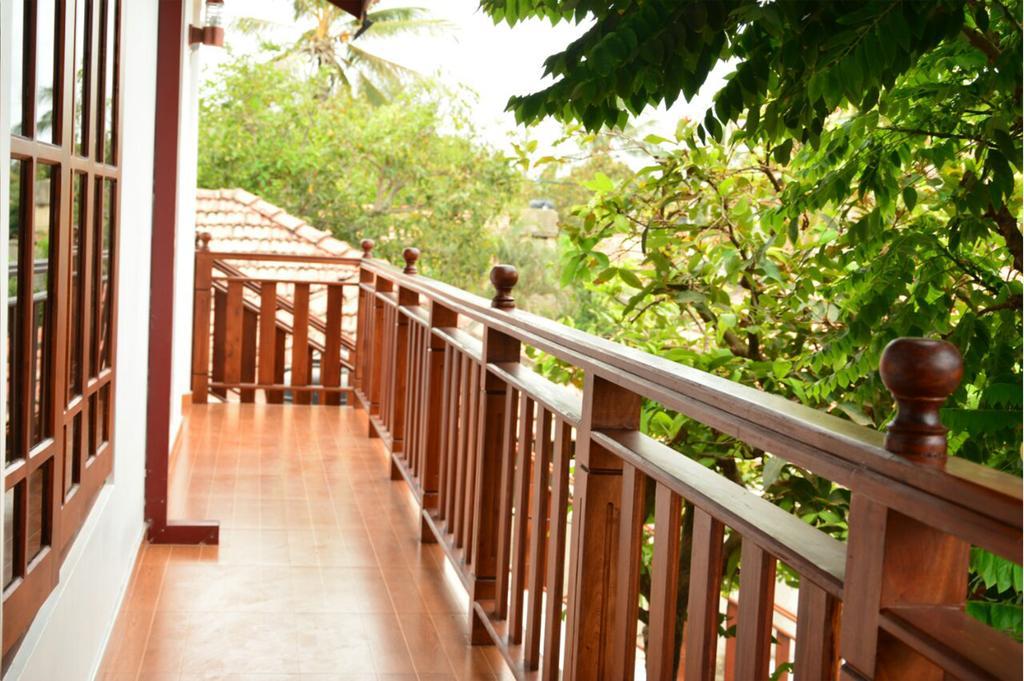 Hotel Tropical Garden à Negombo Extérieur photo