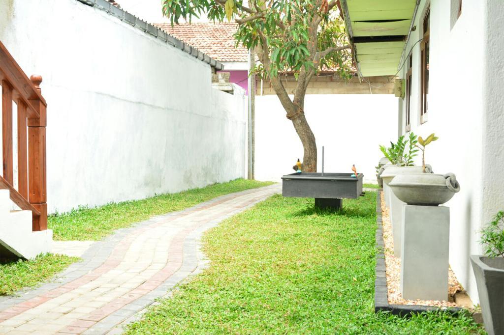 Hotel Tropical Garden à Negombo Extérieur photo